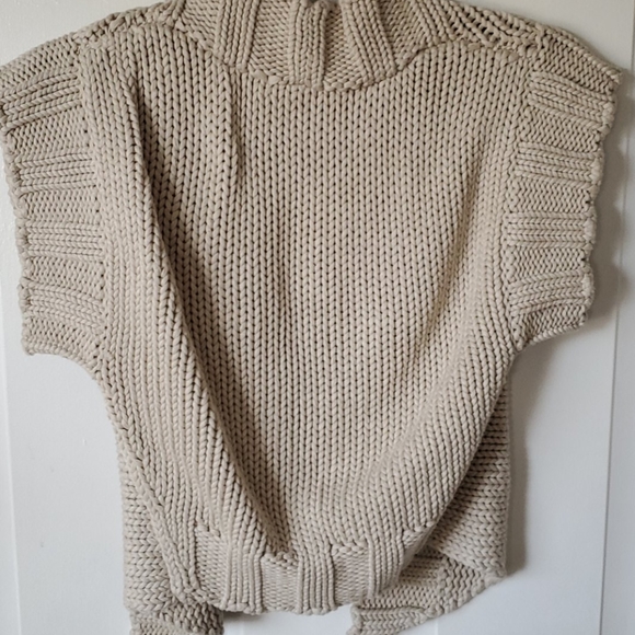 Banana Republic Crop Sweater - Picture 4 of 5